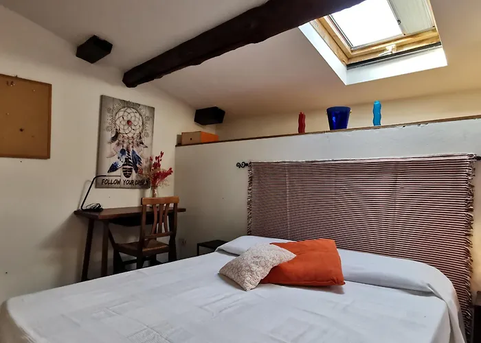 Unyca - Cozy 3 Bedroom 2 *